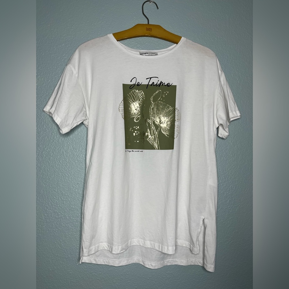White Short Sleeve Tee with Artistic Graphic